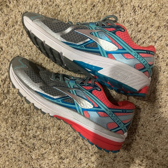 Brand new Brooks tennis shoes size 9 - Picture 2 of 5